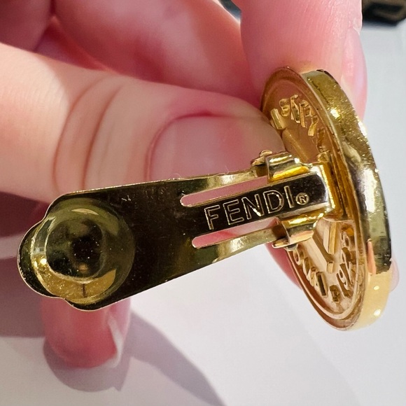 Vintage FENDI GOLD EARRINGS
Janus Coin Round Earrings Gold
Neoclassical - Picture 5 of 6